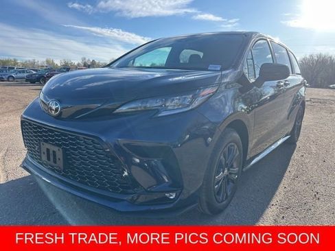 Used 2026 Toyota Sienna XSE image 1