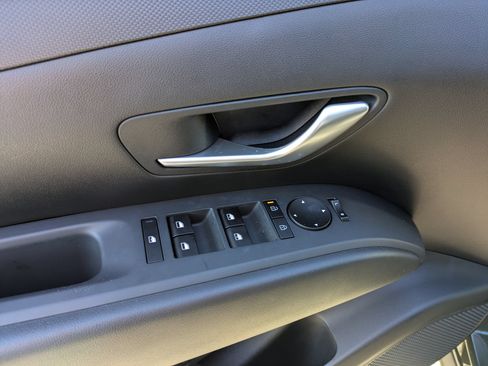 Used 2025 Hyundai Tucson SEL FWD image 16