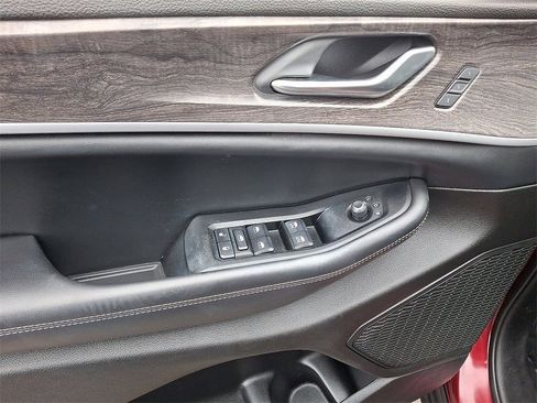 Used 2023 Jeep Grand Cherokee Limited image 12