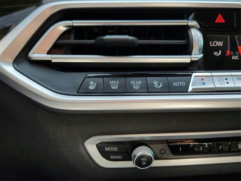 Used 2021 BMW X7 xDrive40i w/ Premium Package image 16