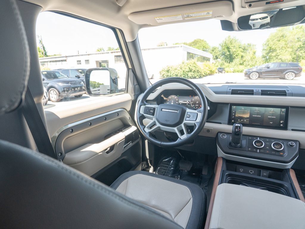 Used 2024 Land Rover Defender 110 X-Dynamic SE AWD/4WD image 18