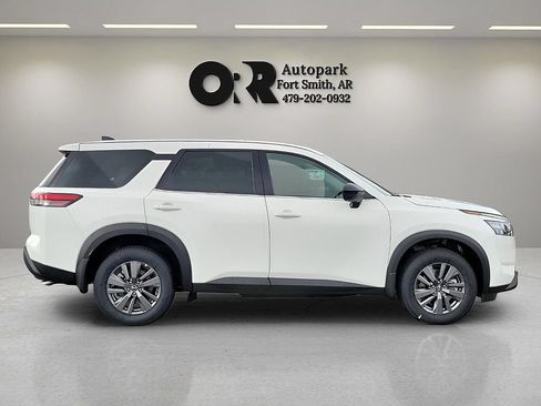 Used 2025 Nissan Pathfinder S AWD/4WD image 6
