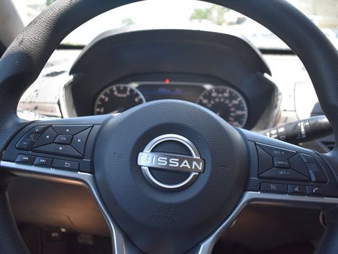 Used 2025 Nissan Altima 2.5 SV FWD image 14