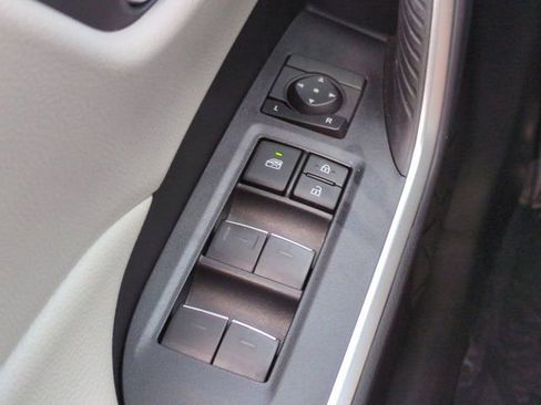 Used 2025 Toyota RAV4 XLE Premium image 22