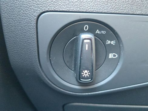 Used 2021 Volkswagen Tiguan S image 12