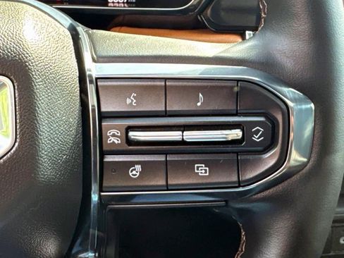 Used 2024 GMC Canyon AT4 w/ AT4 Premium Package AWD/4WD image 19