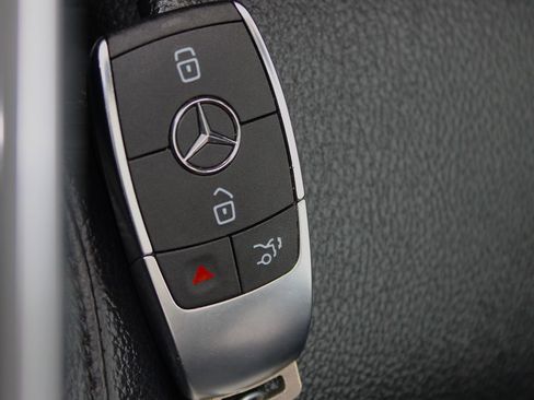 Used 2023 Mercedes-Benz GLB 250 image 28