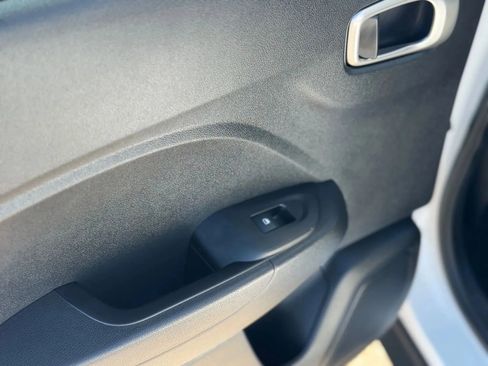 Used 2023 Hyundai Venue SE FWD image 30