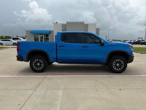 Used 2025 Chevrolet Silverado 1500 ZR2 w/ Technology Package AWD/4WD image 2