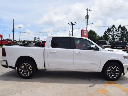 Used 2025 RAM 1500 Laramie AWD/4WD image 3