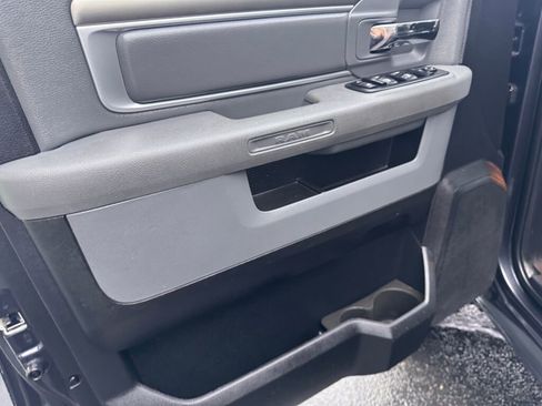 Used 2015 RAM 1500 Classic SLT w/ Luxury Group image 28