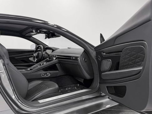 Used 2024 Aston Martin DB12 Coupe RWD image 25