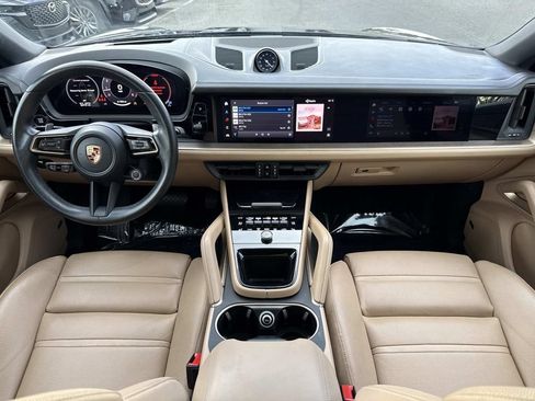Used 2024 Porsche Cayenne Coupe AWD/4WD image 19