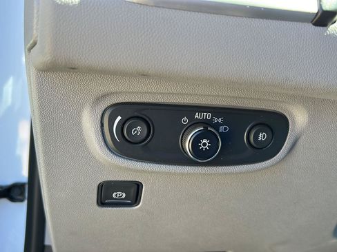Used 2023 GMC Terrain SLT FWD image 9
