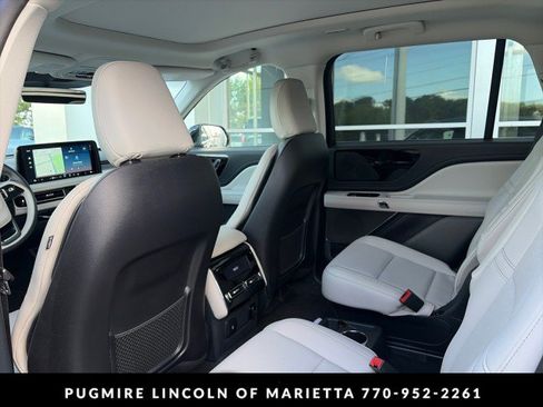 Used 2025 Lincoln Aviator 2WD image 4