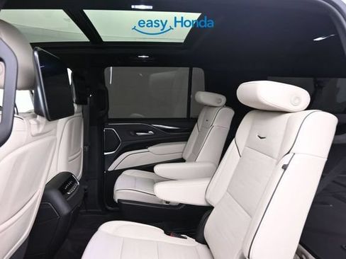 Used 2024 Cadillac Escalade ESV Sport w/ LPO, ONYX Package AWD/4WD image 17