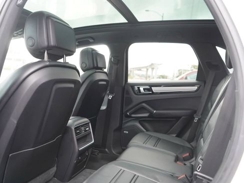 Used 2019 Porsche Cayenne AWD/4WD image 13