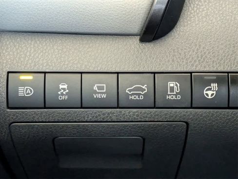 Used 2021 Toyota Camry XLE w/ Navigation Upgrade Package image 32