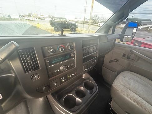 Used 2019 Chevrolet Express 3500 Extended w/ Driver Convenience Package image 18