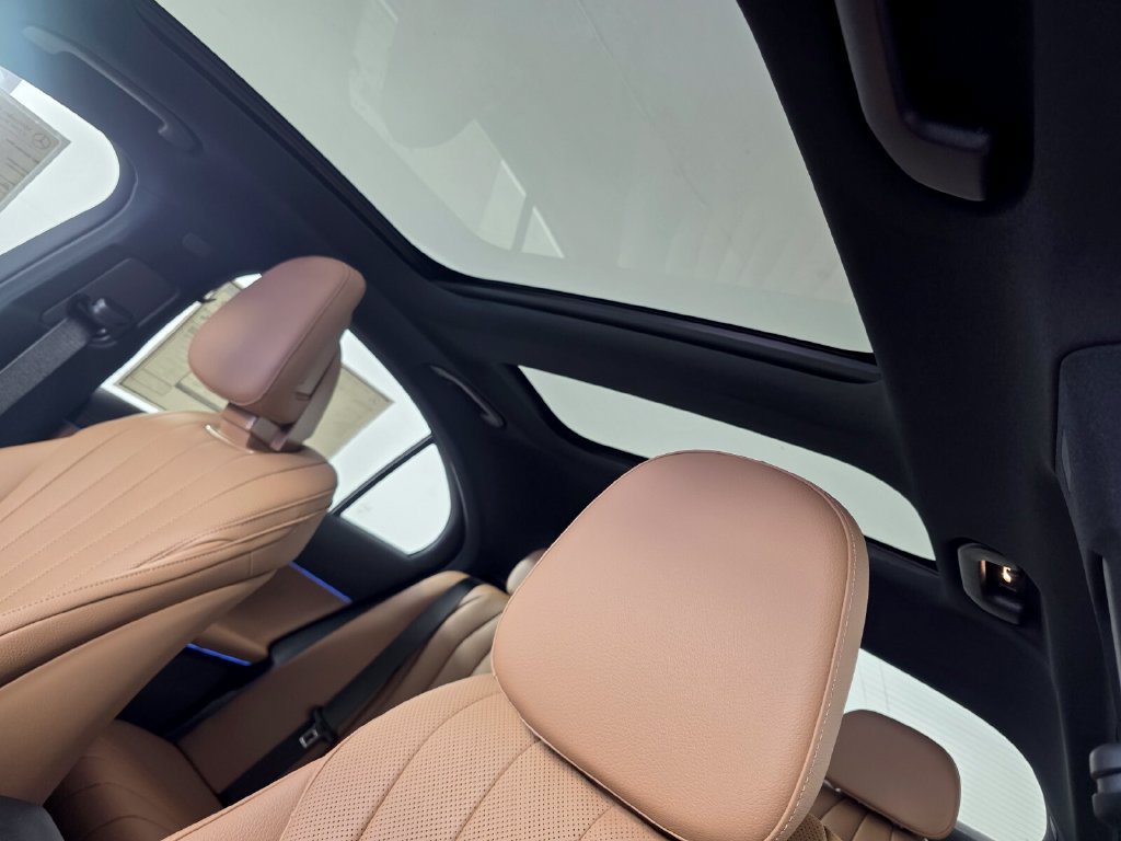 New 2027 Mercedes-Benz E 350 4MATIC Sedan image 9