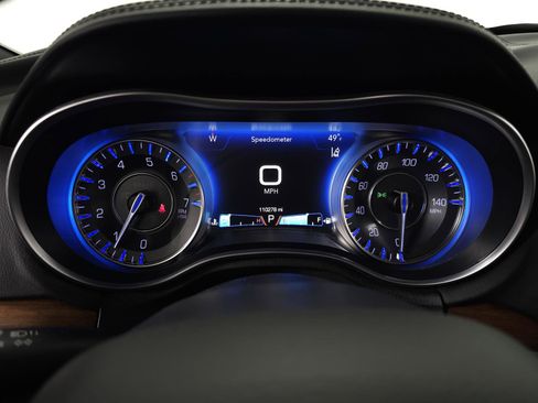 Used 2016 Chrysler 300 C Platinum w/ Safetytec Plus Group image 18