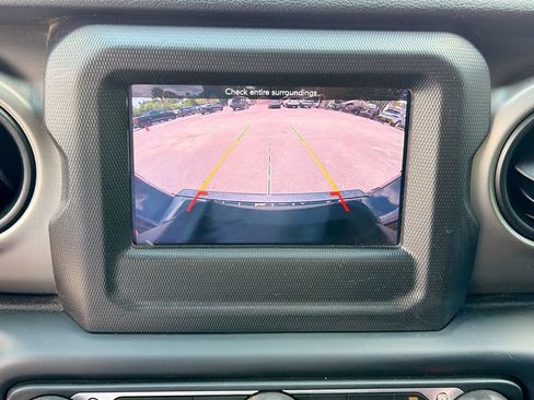 Used 2018 Jeep Wrangler Unlimited Sport S AWD/4WD image 33
