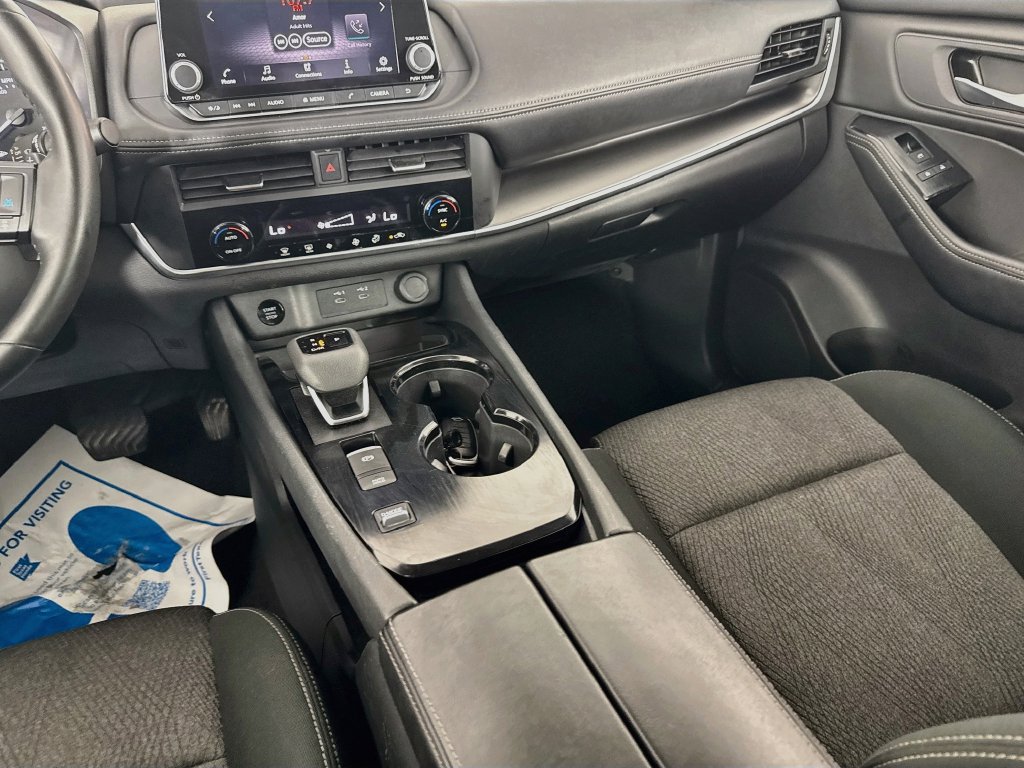 Used 2025 Nissan Rogue SV FWD image 28