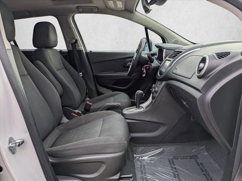 Used 2016 Chevrolet Trax LT w/ LT Sun and Sound Package image 21