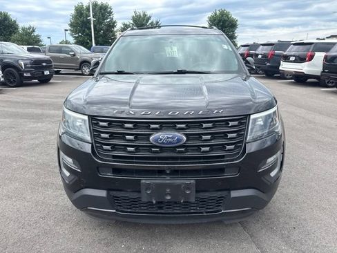 Used 2017 Ford Explorer Sport w/ Equipment Group 401A AWD/4WD image 2