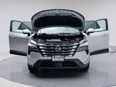 Used 2025 Nissan Rogue SV AWD/4WD image 17