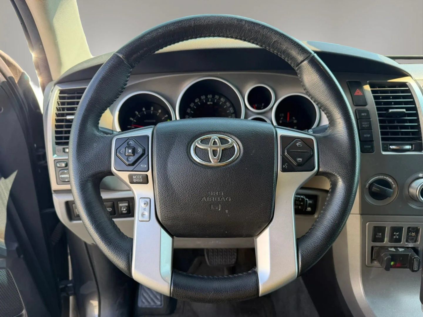 Used 2016 Toyota Sequoia Limited w/ Safety & Convenience Package AWD/4WD image 24