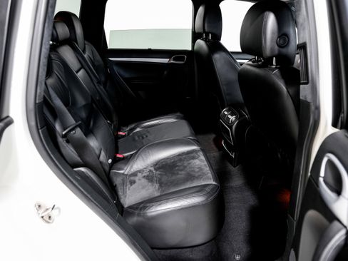 Used 2010 Porsche Cayenne GTS image 29