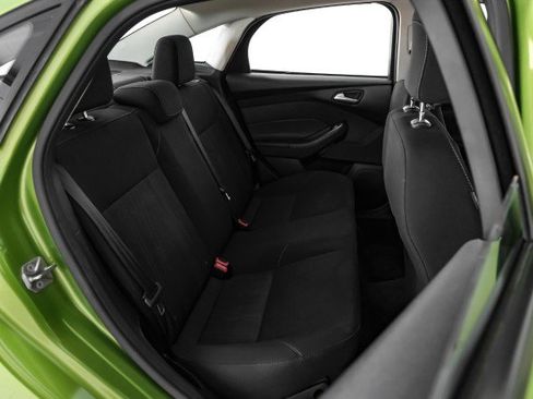 Used 2018 Ford Focus SE w/ SE Appearance Package image 32