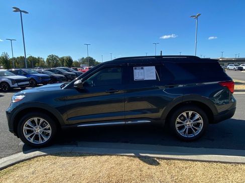Used 2022 Ford Explorer XLT w/ Equipment Group 202A AWD/4WD image 4