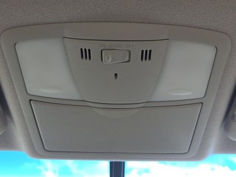 Used 2014 Nissan Quest S image 23