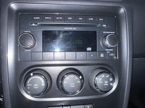 Used 2011 Dodge Challenger image 16