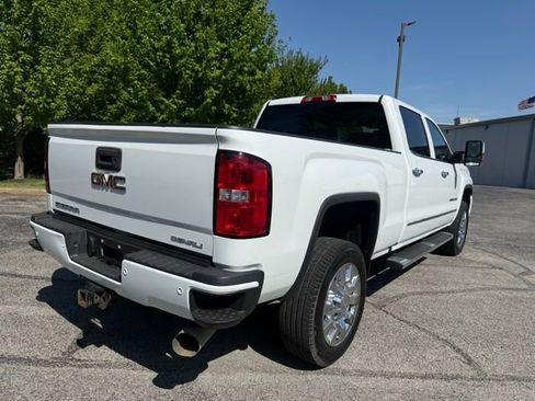 Used 2019 GMC Sierra 2500 Denali w/ Duramax Plus Package AWD/4WD image 4