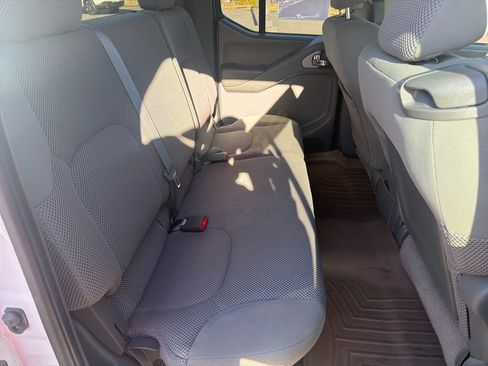 Used 2013 Nissan Frontier SV image 22