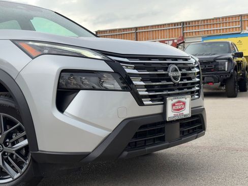 Used 2025 Nissan Rogue S image 3