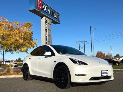Used 2022 Tesla Model Y Long Range image 52