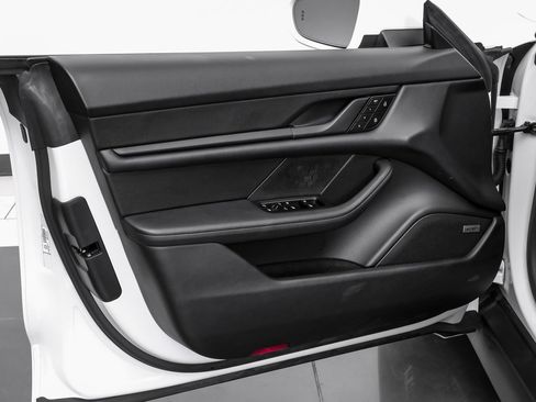 Used 2022 Porsche Taycan image 55