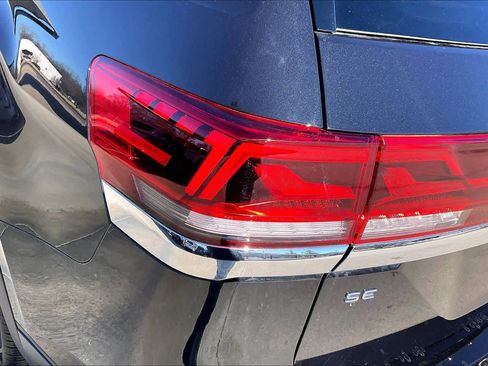 Used 2025 Volkswagen Atlas SE w/ Panoramic Sunroof Package image 28