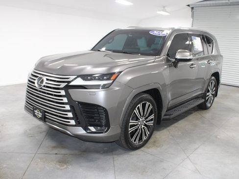 Used 2024 Lexus LX 600 4WD w/ Luxury Package image 4