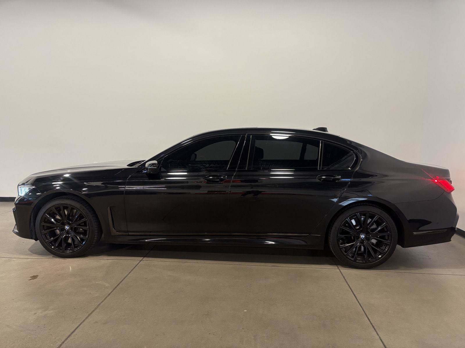 Used 2022 BMW 750i xDrive w/ Executive Package AWD/4WD image 6