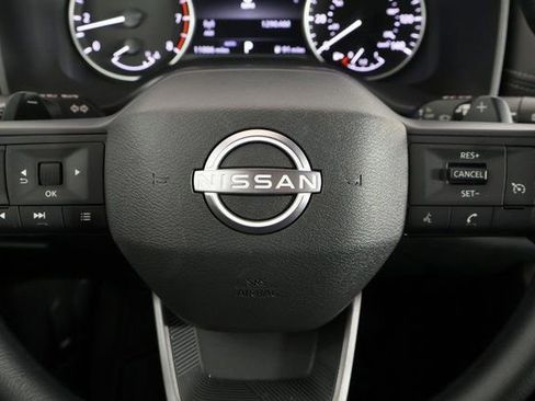 Used 2025 Nissan Rogue S image 32