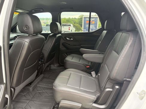 Used 2023 Chevrolet Traverse RS w/ LPO, Floor Liner Package FWD image 3