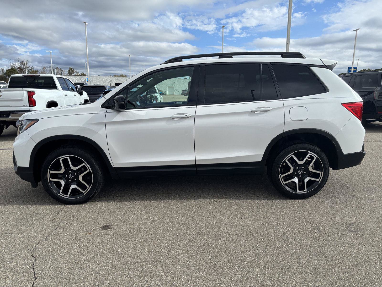 Used 2023 Honda Passport Elite image 2