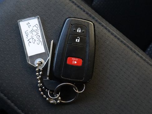 Used 2022 Toyota Prius LE image 29