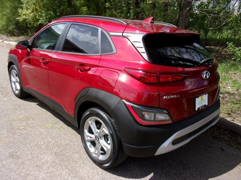 Used 2023 Hyundai Kona SEL AWD/4WD image 3
