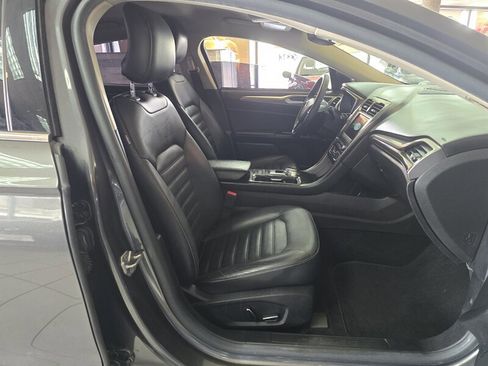 Used 2017 Ford Fusion SE w/ Fusion SE Technology Package FWD image 14